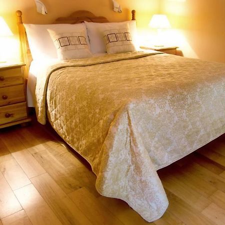 Mccarthy'S Lodge B&B Уестпорт Стая снимка