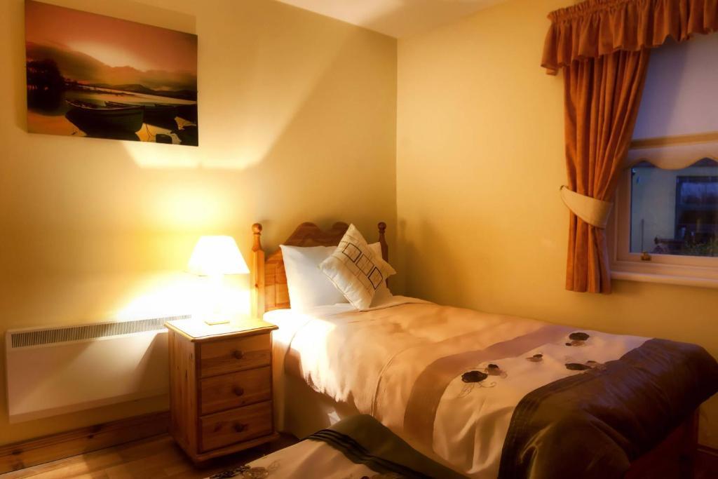 Mccarthy'S Lodge B&B Уестпорт Стая снимка