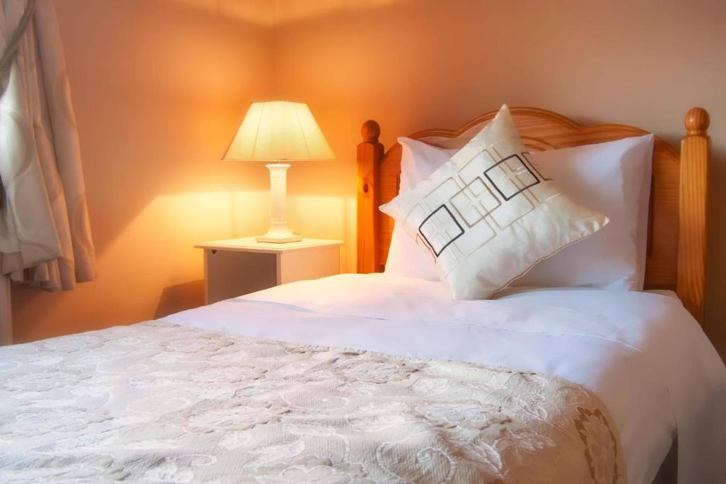 Mccarthy'S Lodge B&B Уестпорт Стая снимка